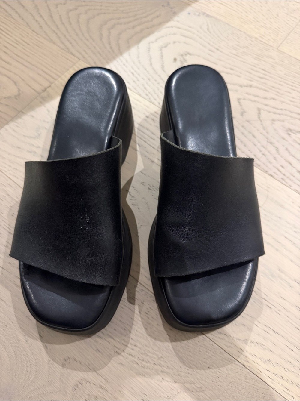 L'INTERVALLE Black Leather Slide Mules